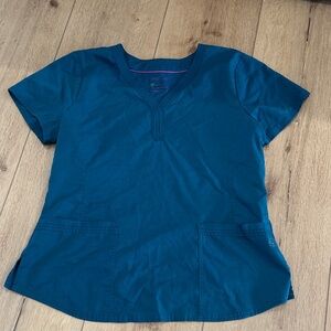 Women’s large scrub top